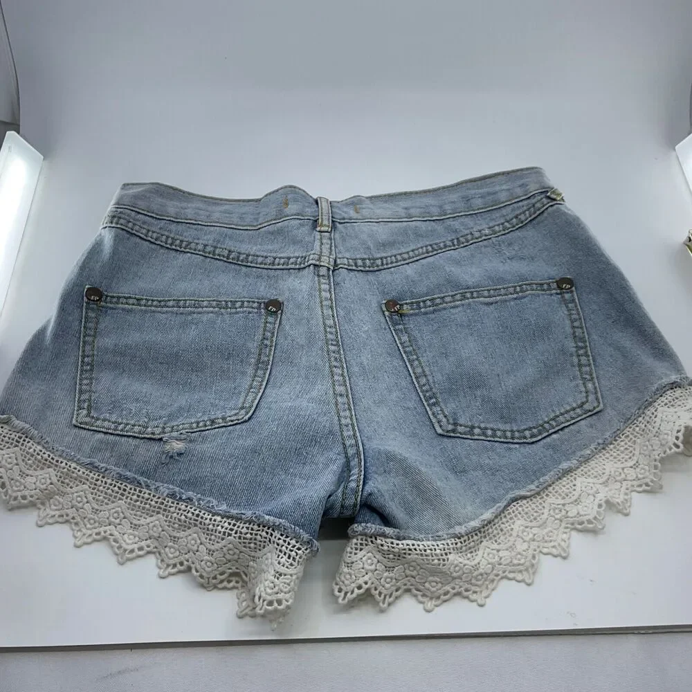 Free People shorts women’s 5 pocket lace trim women’s Distressed Denim Size 26
